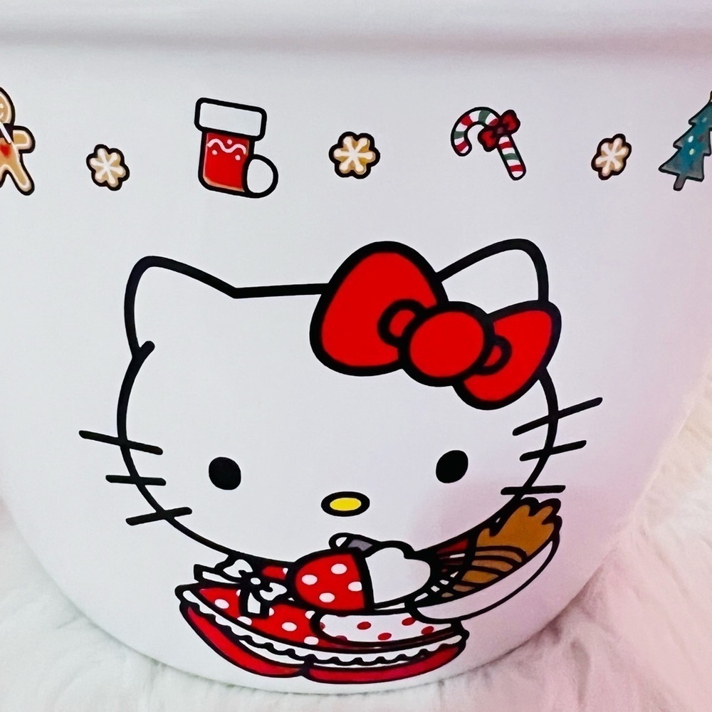 Hello Kitty Gingerbread Mixing Bowl - Picture 4 of 4